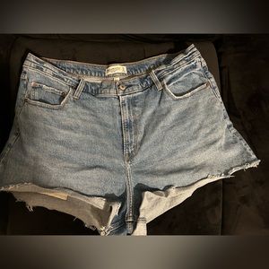 Curve love 90s relaxed cutoff shorts Abercrombie and Fitch